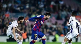 凭借快速反 凭借快速反